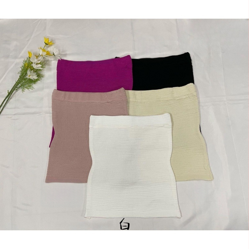 Roza-crvena plisirana elastična pletena tube top bez naramenica