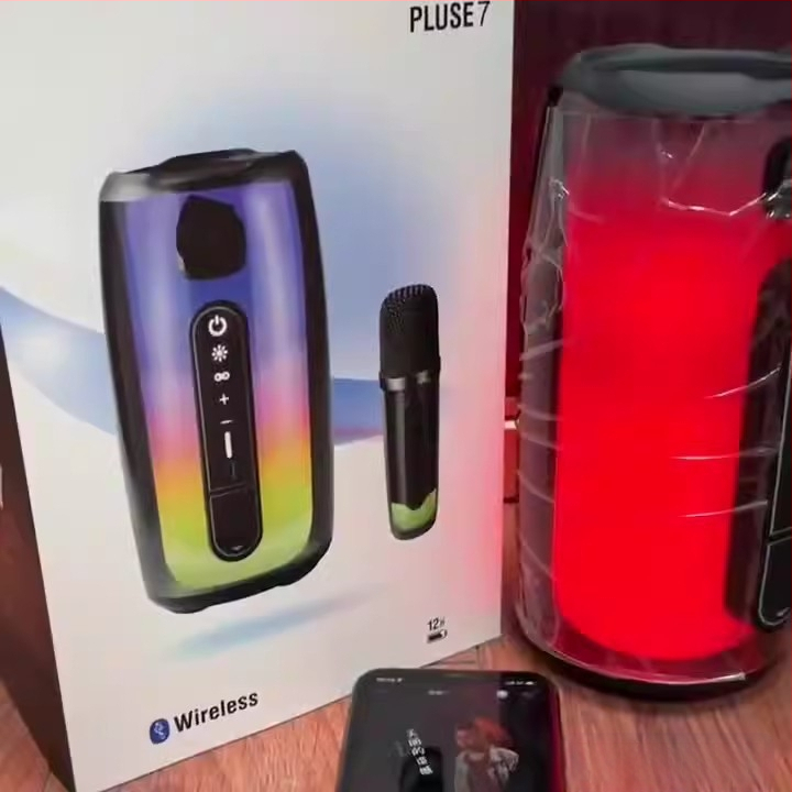 Nova prijenosna Bluetooth zvučnica s karaoke mikrofonom i integriranim bežičnim subwooferom