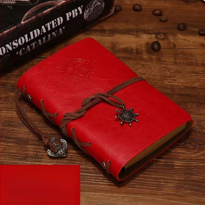 Retro dnevnik u europskom stilu s piratskom temom, s otvorenim listovima, korica od umjetne kože, kraft papirne stranice