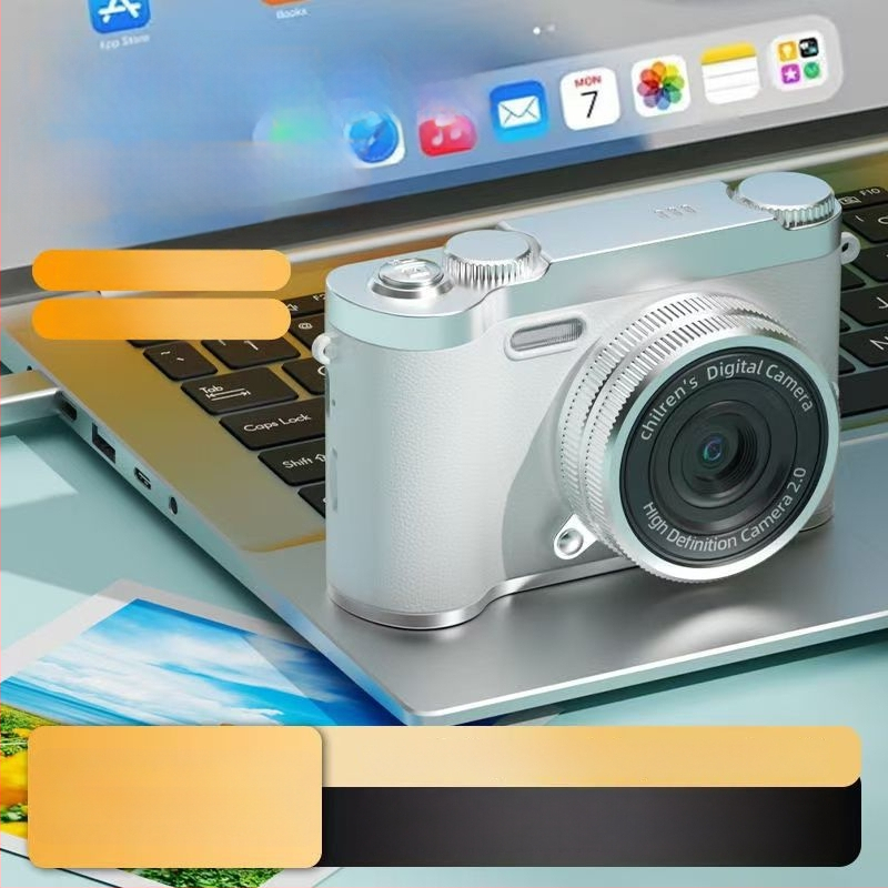CCD digitalni fotoaparat sa bljeskalicom, početna razina za studente, visoka rezolucija (40–50 MP), fiksni objektiv, 8x optički zum, otporan na prašinu i padove, pogodan za selfije na kampusu