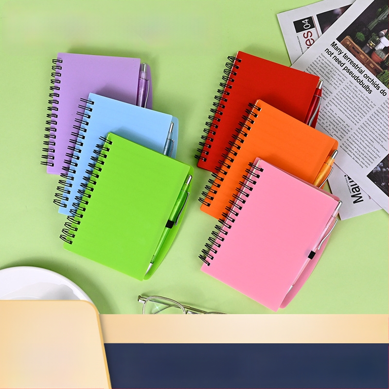 Спирално подвързан тефтер, 60–70 страници, персонализируем, не е внесен