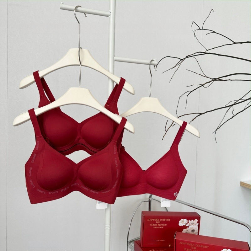 Vezeték nélküli, varrás nélküli melltartó – puha támasz, 3/4 kosár, formázott kosár vékony felsőrésszel és vastag alsó résszel, anyag: nylon/poliamid, bélés: spandex, rögzített dupla pántok, hátul négy sor horogzár