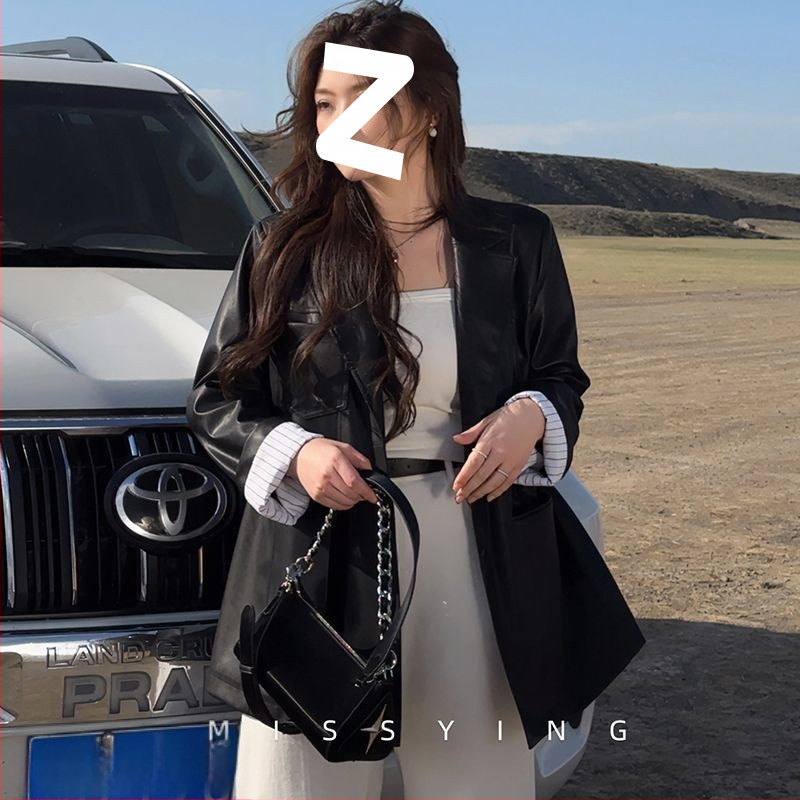 Ženska kožna jakna ležernog kroja, vintage stil, biker stil, plus veličina, duge rukave.