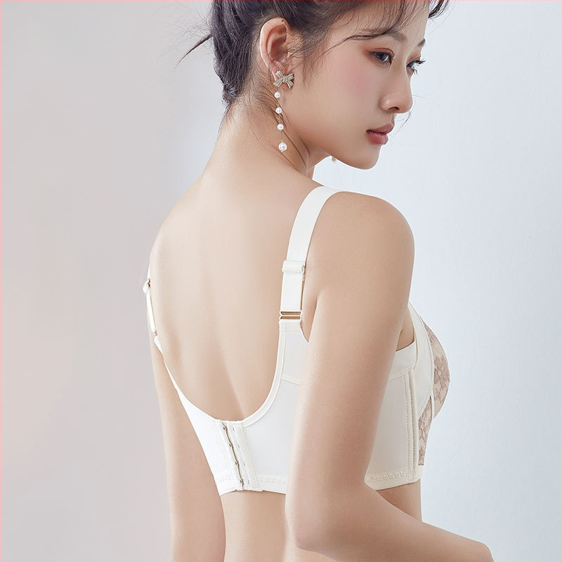 Melltartó 3/4 kosárral, közepes formázott kosár, csipke, acélgyűrű nélkül, hátul négy sor kapocs