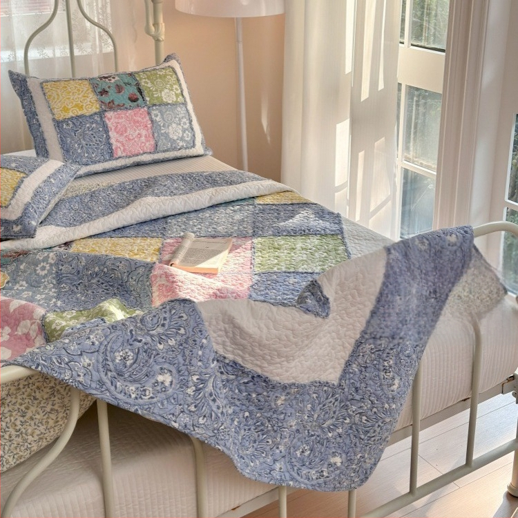 Patchwork prešiveni set posteljine – 100% pamuk, cvjetni uzorak, velik reljefni kockasti dezen, prekrivac za krevetu, 3-djelni set