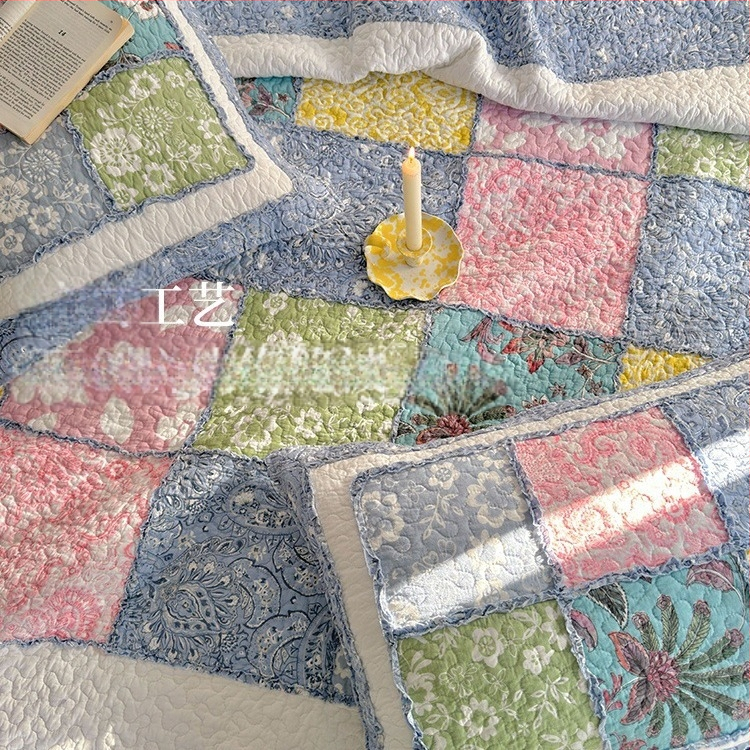 Patchwork prešiveni set posteljine – 100% pamuk, cvjetni uzorak, velik reljefni kockasti dezen, prekrivac za krevetu, 3-djelni set