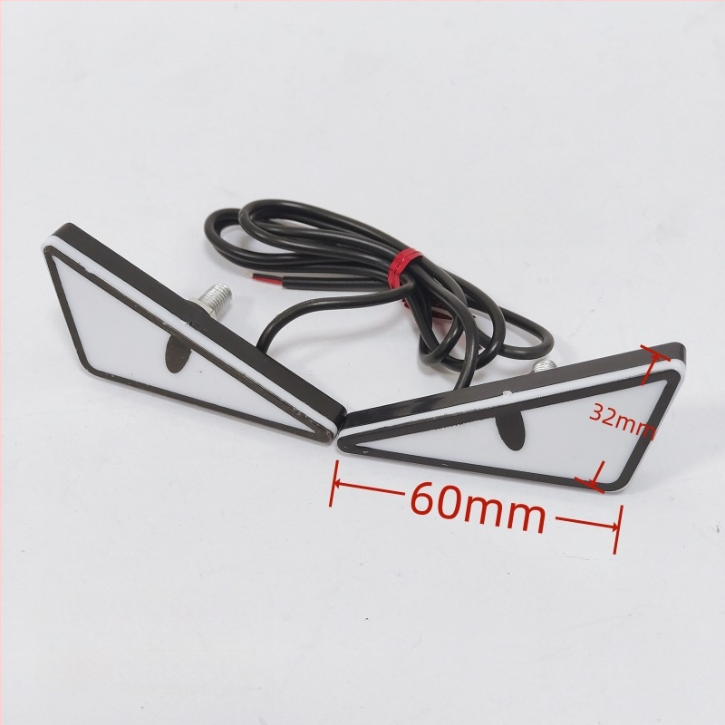 LED φως βιδών πινακίδας μοτοσικλέτας — τρίγωνο διαβολικών ματιών, καθολικό διακοσμητικό αξεσουάρ, 12 V, 0,15 A, πλαστικό, αριθμός εξαρτήματος 143