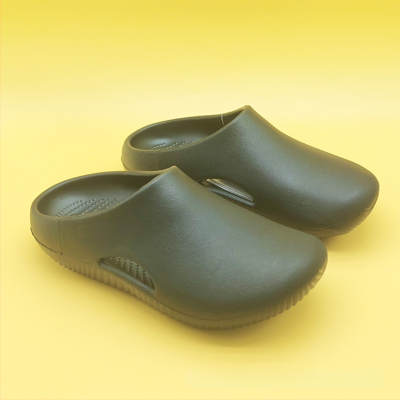 Uniszex EVA szandálok teljes ujjvédővel, egyrészes pántos kialakítás, EVA felső rész és talp, kerek orr, 2 cm lapos sarok, légáteresztő és könnyű sportos papucs