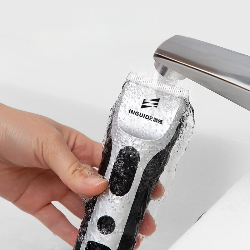 Vezeték nélküli hajvágó — beépített akkumulátor, kerámia vágófej, kefés motor, vízálló, teljesen mosható