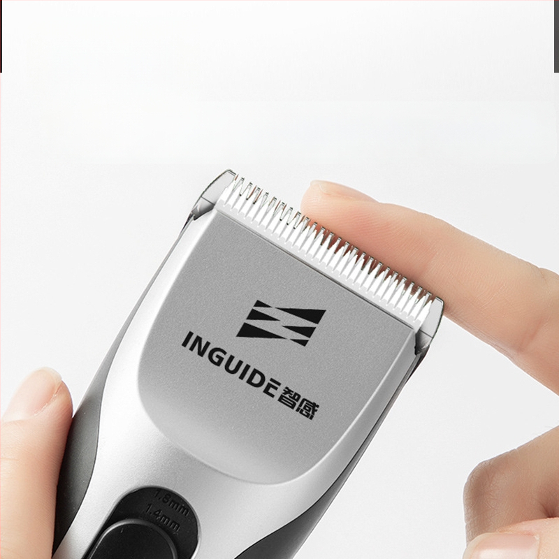 Vezeték nélküli hajvágó — beépített akkumulátor, kerámia vágófej, kefés motor, vízálló, teljesen mosható