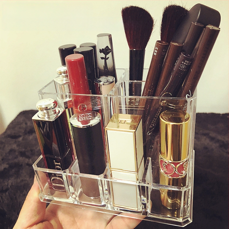 Átlátszó rúzstartó rácsos kialakítással – asztali sminkrendező, egy rétegű tároló