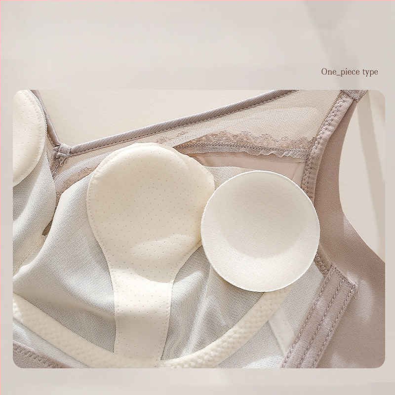 Δαντελένιο σουτιέν με υπερλεπτές ενσωματωμένες κάψες, κύριο ύφασμα: νάιλον; επένδυση: νάιλον; πίσω κούμπωμα τεσσάρων σειρών