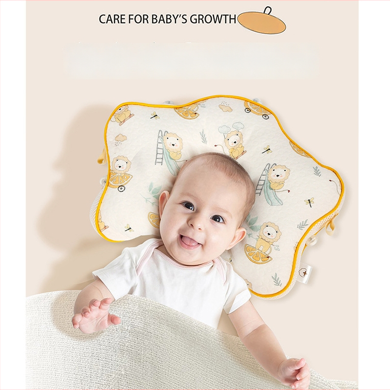 Perneță pentru bebeluși, în formă de stea de mare, nucleu din memory cotton, husă din fibre chimice, personalizare disponibilă; înălimea nucleului sub 5 cm; greutate sub 0,5 kg; potrivit pentru bebeluși.