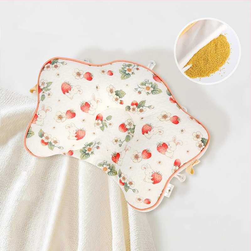 Perneță pentru bebeluși, în formă de stea de mare, nucleu din memory cotton, husă din fibre chimice, personalizare disponibilă; înălimea nucleului sub 5 cm; greutate sub 0,5 kg; potrivit pentru bebeluși.