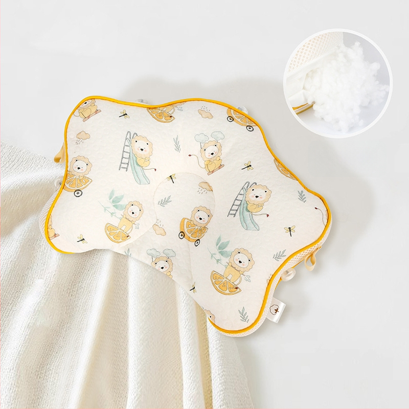 Perneță pentru bebeluși, în formă de stea de mare, nucleu din memory cotton, husă din fibre chimice, personalizare disponibilă; înălimea nucleului sub 5 cm; greutate sub 0,5 kg; potrivit pentru bebeluși.