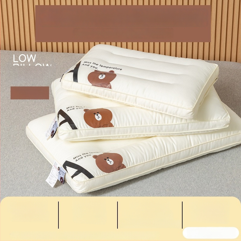 Παιδικό μαξιλάρι — ορθογώνιο σχήμα; γέμισμα από μικροϊνες με αντιβακτηριακή ίνα; εξωτερικό ύφασμα 100% βαμβάκι