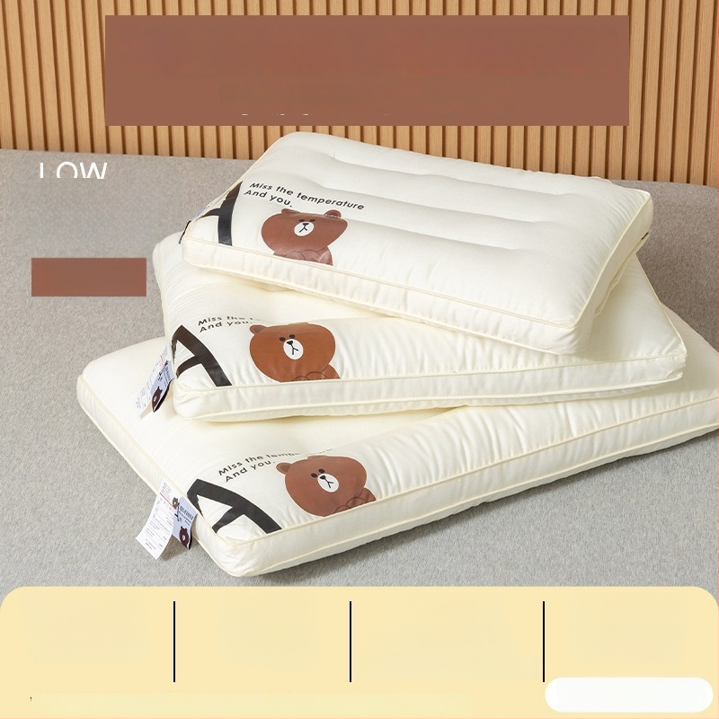 Παιδικό μαξιλάρι — ορθογώνιο σχήμα; γέμισμα από μικροϊνες με αντιβακτηριακή ίνα; εξωτερικό ύφασμα 100% βαμβάκι