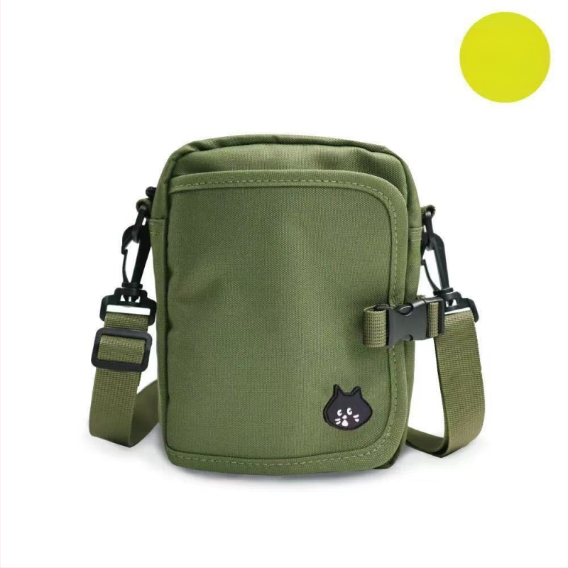 Crossbody torba za putovnicu s motivom Nya iznenađena mačka – jednostavan dizajn, mala kvadratna torba, velika pretinac za telefon