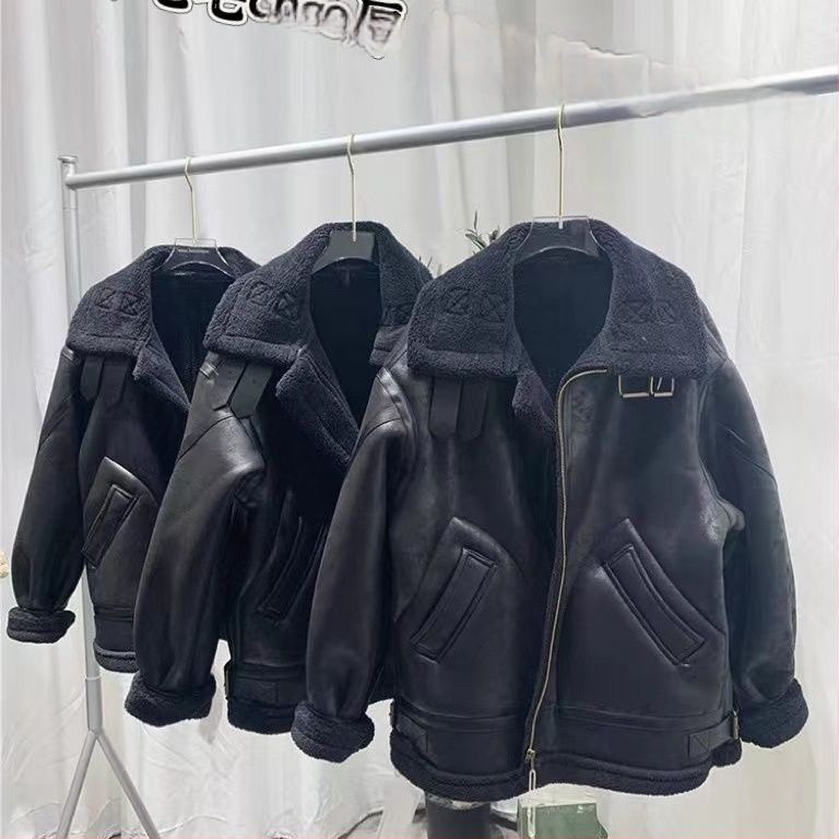 Ανδρικό μπουφάν μοτοσικλετιστικό από σουέντ με γούνα για το χειμώνα, χαλαρή εφαρμογή, ψηλός γιακάς, διπλής σειράς κουμπώματα, επένδυση από πραγματική γούνα και μαλλί προβάτου
