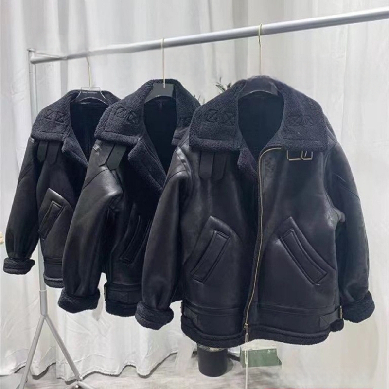 Ανδρικό μπουφάν μοτοσικλετιστικό από σουέντ με γούνα για το χειμώνα, χαλαρή εφαρμογή, ψηλός γιακάς, διπλής σειράς κουμπώματα, επένδυση από πραγματική γούνα και μαλλί προβάτου
