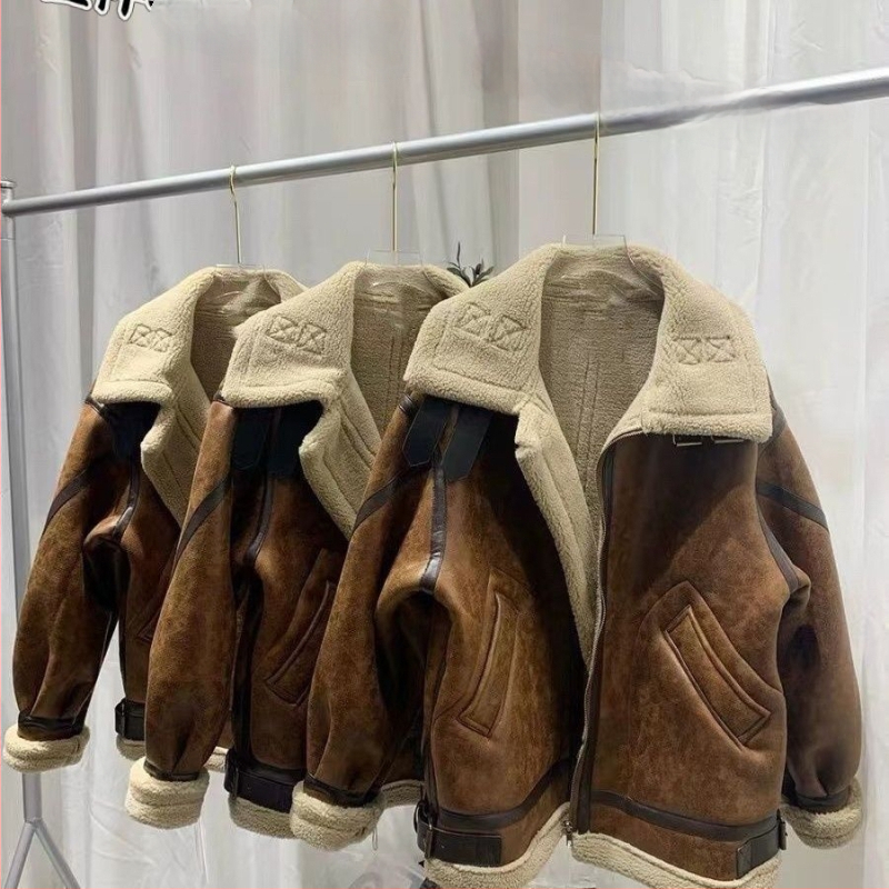 Ανδρικό μπουφάν μοτοσικλετιστικό από σουέντ με γούνα για το χειμώνα, χαλαρή εφαρμογή, ψηλός γιακάς, διπλής σειράς κουμπώματα, επένδυση από πραγματική γούνα και μαλλί προβάτου
