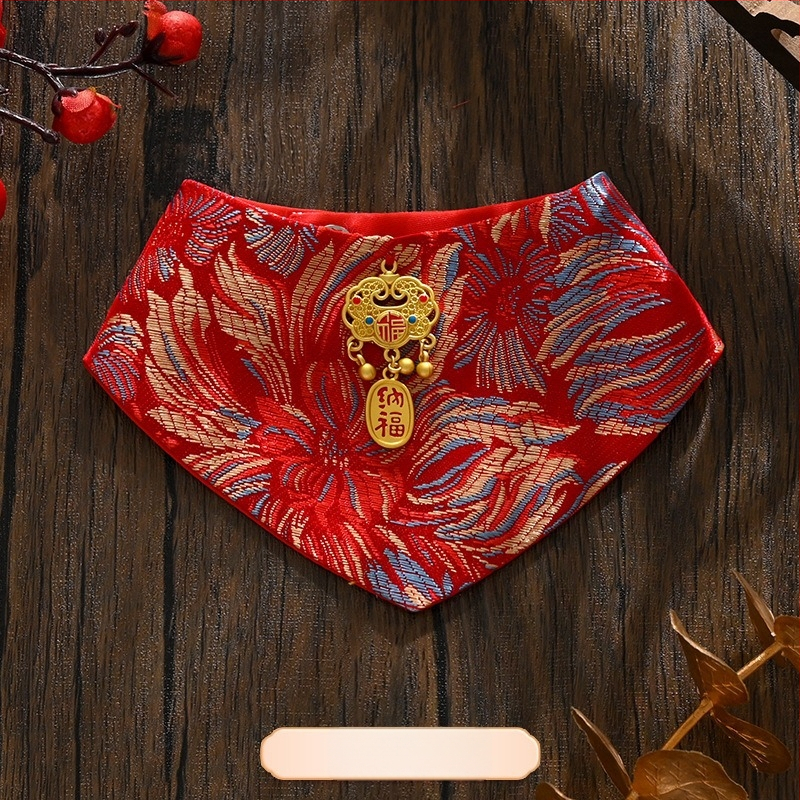 Τρίγωνικό φουλάρι, κινεζικό στυλ, υφαντό σατέν, κέντημα (Υλικό: Ύφασμα; Τρόπος ύφανσης: Σατέν ύφανση; Διαδικασία: Κέντημα; Στυλ: Κινέζικο)