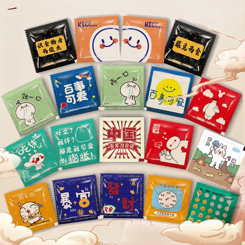 Egyszer használatos kesztyűk – élelmiszer-minőségű, átlátszó, porálló, 0,6 g vastagság, logó nyomtatás