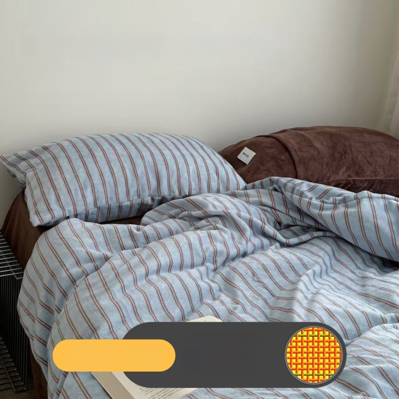Jednostavan set posteljine s prugama od mliječnog velura, četverodjelni, za jesensko-zimu, za studentski dom