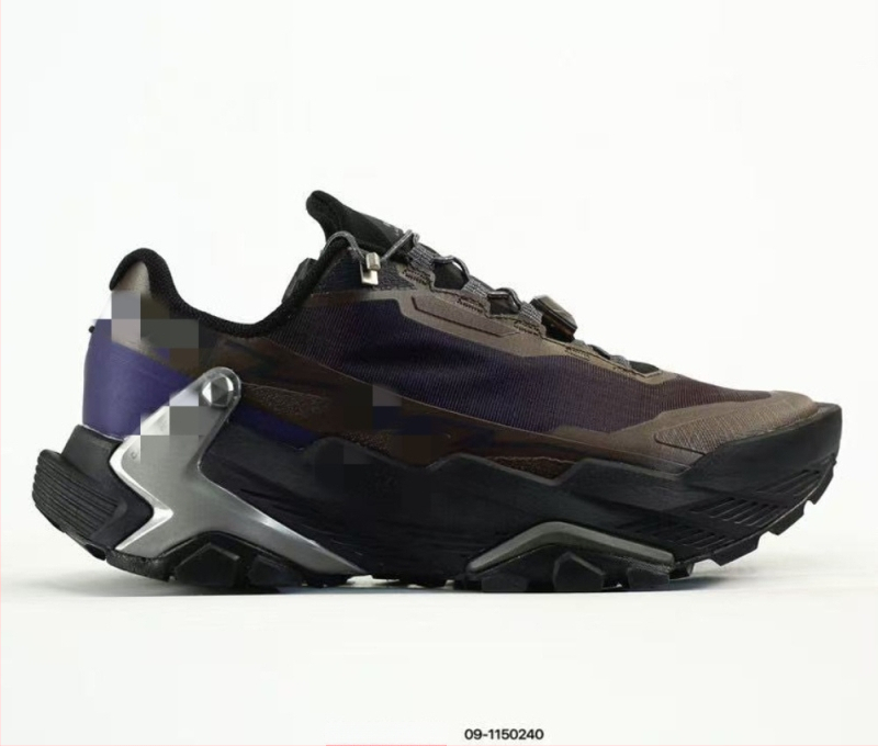 Хайкинг обувки – (вентилирана мрежеста подплата, EVA горна част, PU междинна подметка, противохлъзгаща гумена външна подметка, предно връзване)