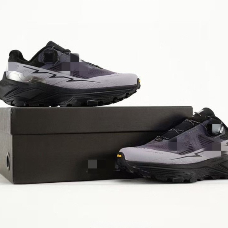 Хайкинг обувки – (вентилирана мрежеста подплата, EVA горна част, PU междинна подметка, противохлъзгаща гумена външна подметка, предно връзване)