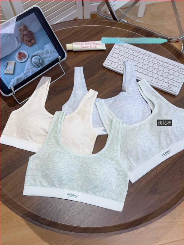 Dievčenská vesta s dvoma fázami vývoja, s integrovanou tenkou bavlnenou vložkou, okrúhly výstrih, viskóza 76.6%