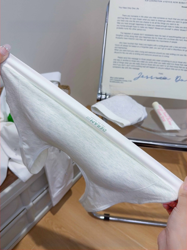 Dievčenská vesta s dvoma fázami vývoja, s integrovanou tenkou bavlnenou vložkou, okrúhly výstrih, viskóza 76.6%