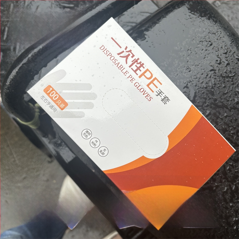 Egyszer használatos műanyag kesztyűk, vastított kivitelben, kopásálló, egyenként csomagolt