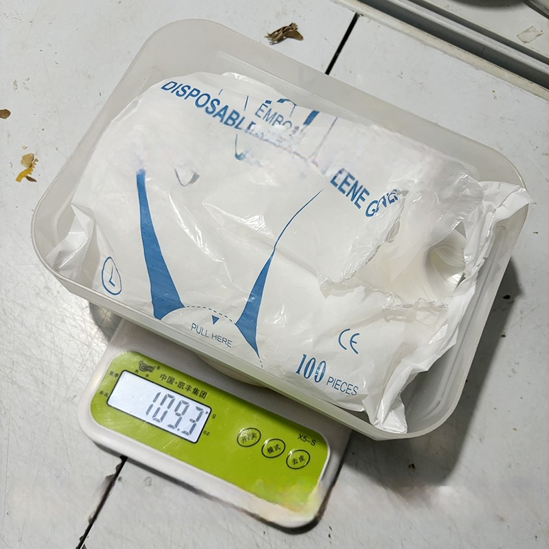 Egyszer használatos műanyag kesztyűk, vastított kivitelben, kopásálló, egyenként csomagolt