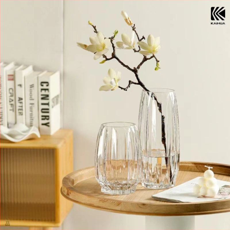 Vas de sticlă, design minimalist cu nervuri verticale, transparent, pentru aranjamente cu apă în living