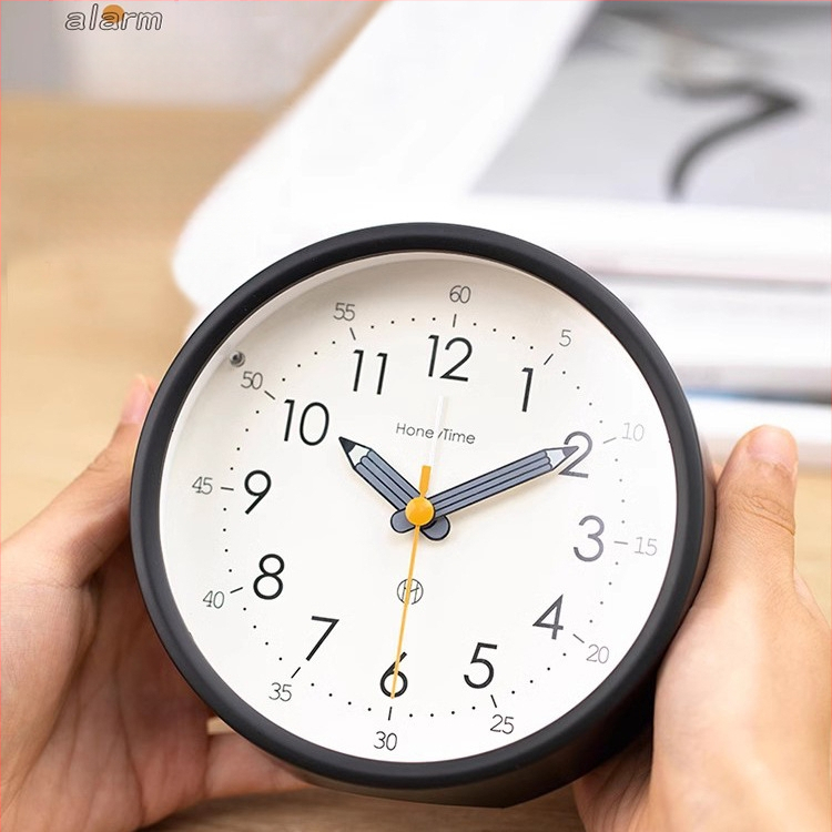 Ceas de birou cu afișaj analog, mișcare lină a secundelor, alimentat cu baterie și funcție de alarmă