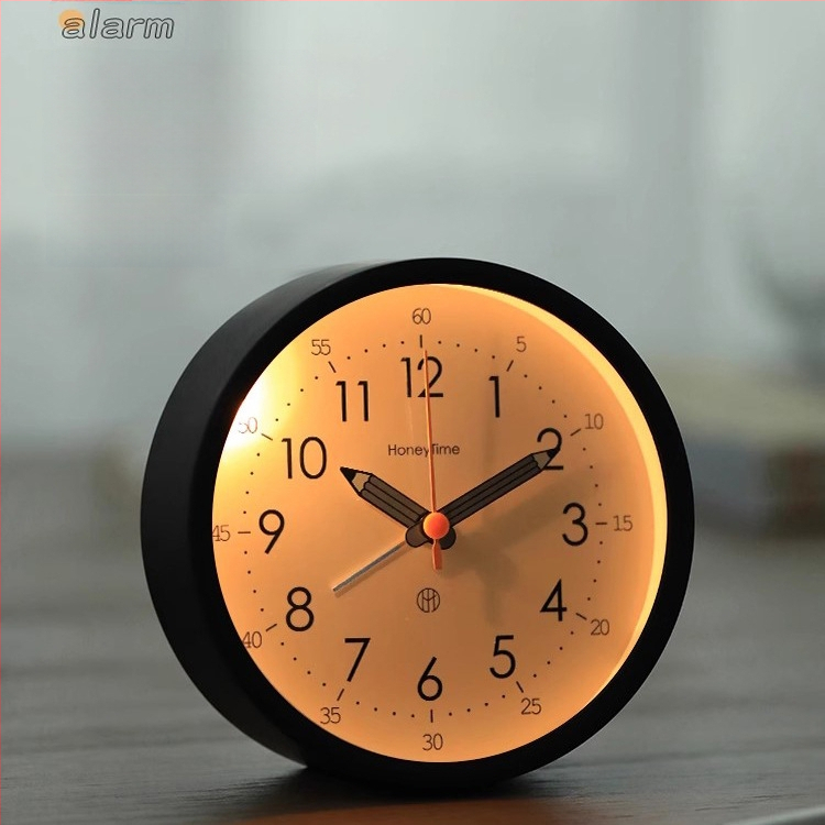 Ceas de birou cu afișaj analog, mișcare lină a secundelor, alimentat cu baterie și funcție de alarmă