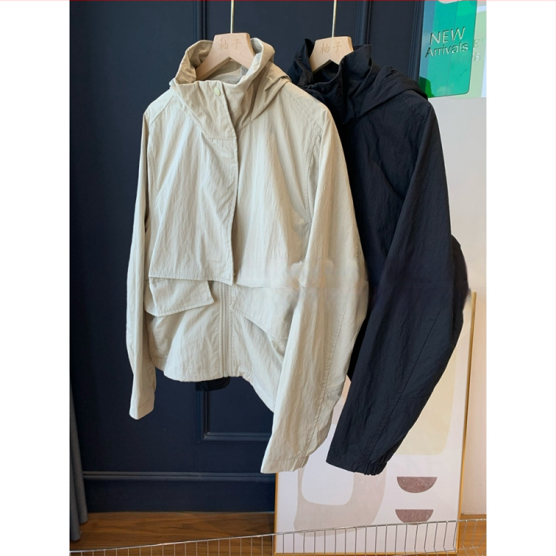 Ženska kratka jakna s kapuljačom, pamut-nylon mješavina, jednofarbna, opuštena silueta, duljina 40–50 cm, dugi rukavi, zatvarač, panel detalji, casual stil, jesen 2024