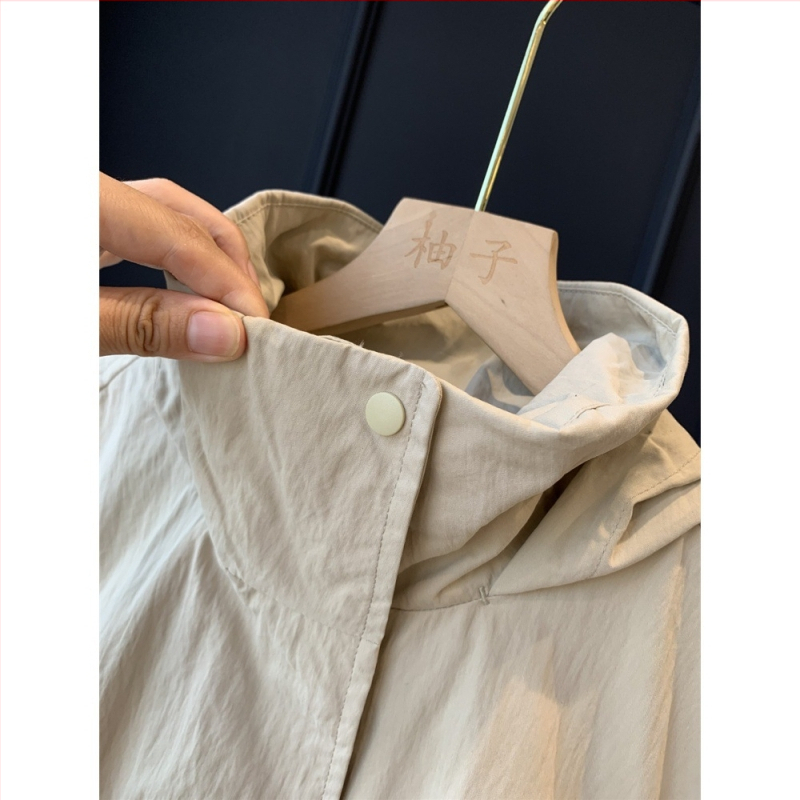 Ženska kratka jakna s kapuljačom, pamut-nylon mješavina, jednofarbna, opuštena silueta, duljina 40–50 cm, dugi rukavi, zatvarač, panel detalji, casual stil, jesen 2024