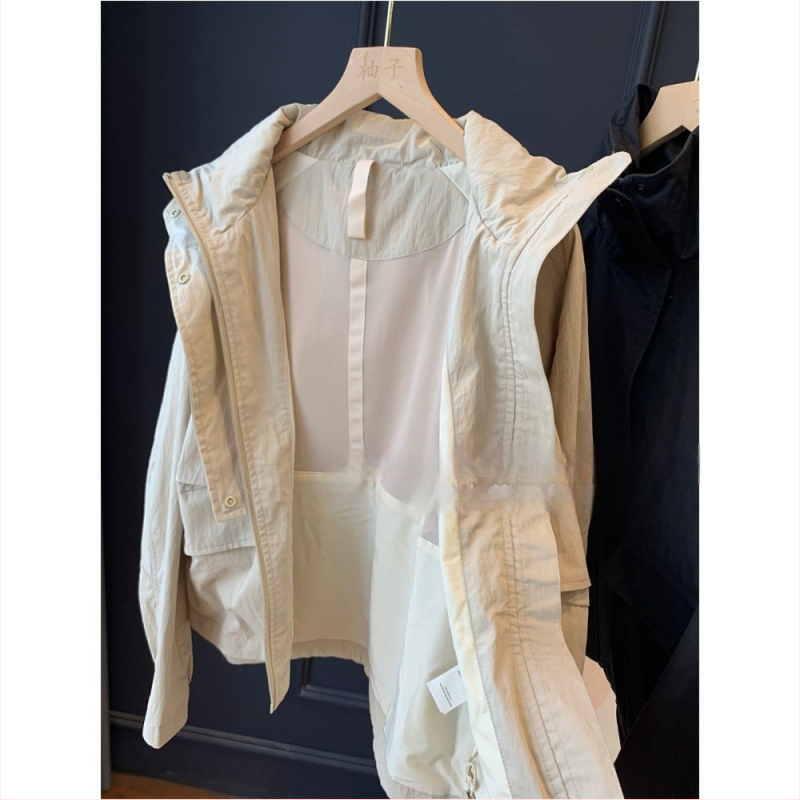 Ženska kratka jakna s kapuljačom, pamut-nylon mješavina, jednofarbna, opuštena silueta, duljina 40–50 cm, dugi rukavi, zatvarač, panel detalji, casual stil, jesen 2024