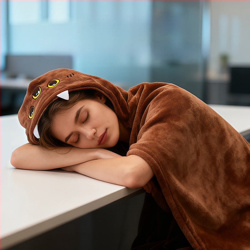 Kapucnis pléd Xiaozhi Benjia - poliészter, 400 g, testreszabható, karikatúra stílus