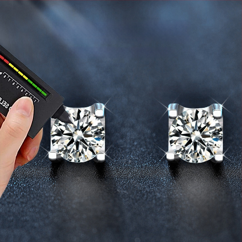 Обeци-щифтове с фигура на бик, морсанит, 1 карат, разрез 8 сърца и 8 стрелки, сребро 925