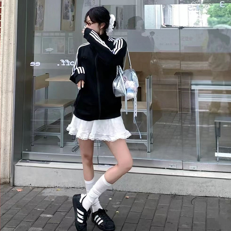 Clover hímzett sportos dzseki, uniszex, álló gallér, hosszú ujjú, 91–95% poliészter