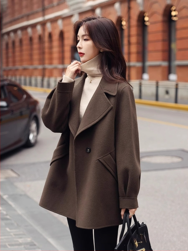 Női középméretű kabát, dupla gombos elülső rész, hosszú ujjú, téli 2025