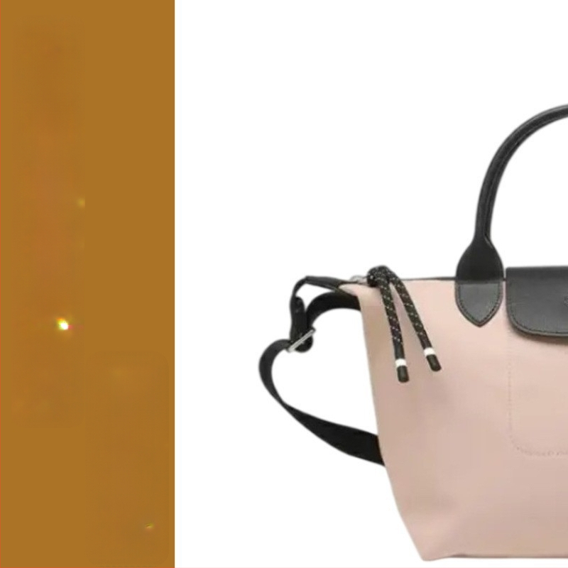 Torba u obliku knedle od kraft papira, gradski minimalistički stil