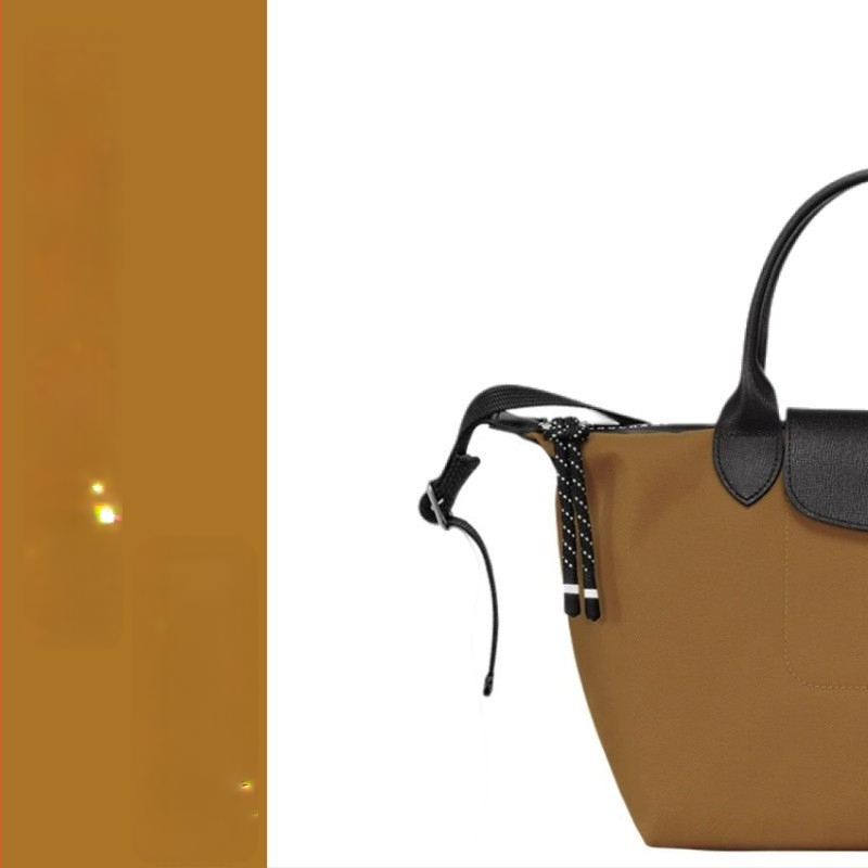 Torba u obliku knedle od kraft papira, gradski minimalistički stil