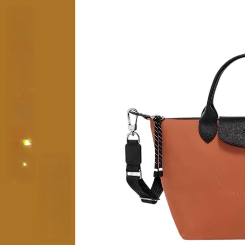 Torba u obliku knedle od kraft papira, gradski minimalistički stil