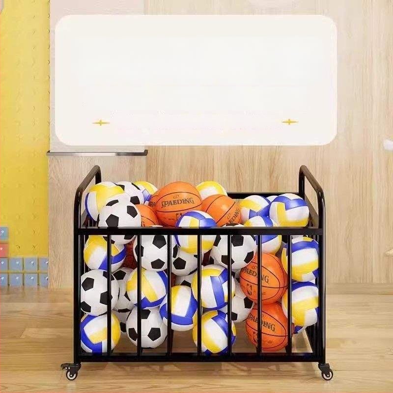 Mozgatható kültéri kosárlabda keret és labdabetároló kocsi iskolai sportpályához