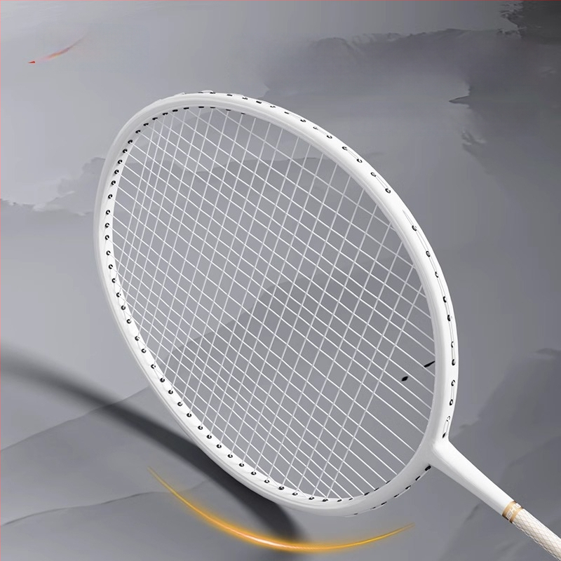Ρακέτα Μπάντμιντον από ανθρακονήματα, ελαφριά, ενιαίου σχεδιασμού, ευθύς άξονας, 95–100 g, μεσαία σκληρότητα, κατάλληλη για αρχάριους