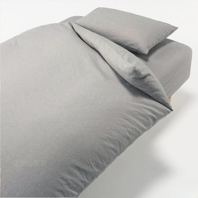Pamukasti četverodijelni set posteljine od opranog pamuka, jednostavne boje; pogodna za krevete 1,5 m i 1,8 m; navlaka za pokrivač sa zatvaračem, jastučnice tip envelope